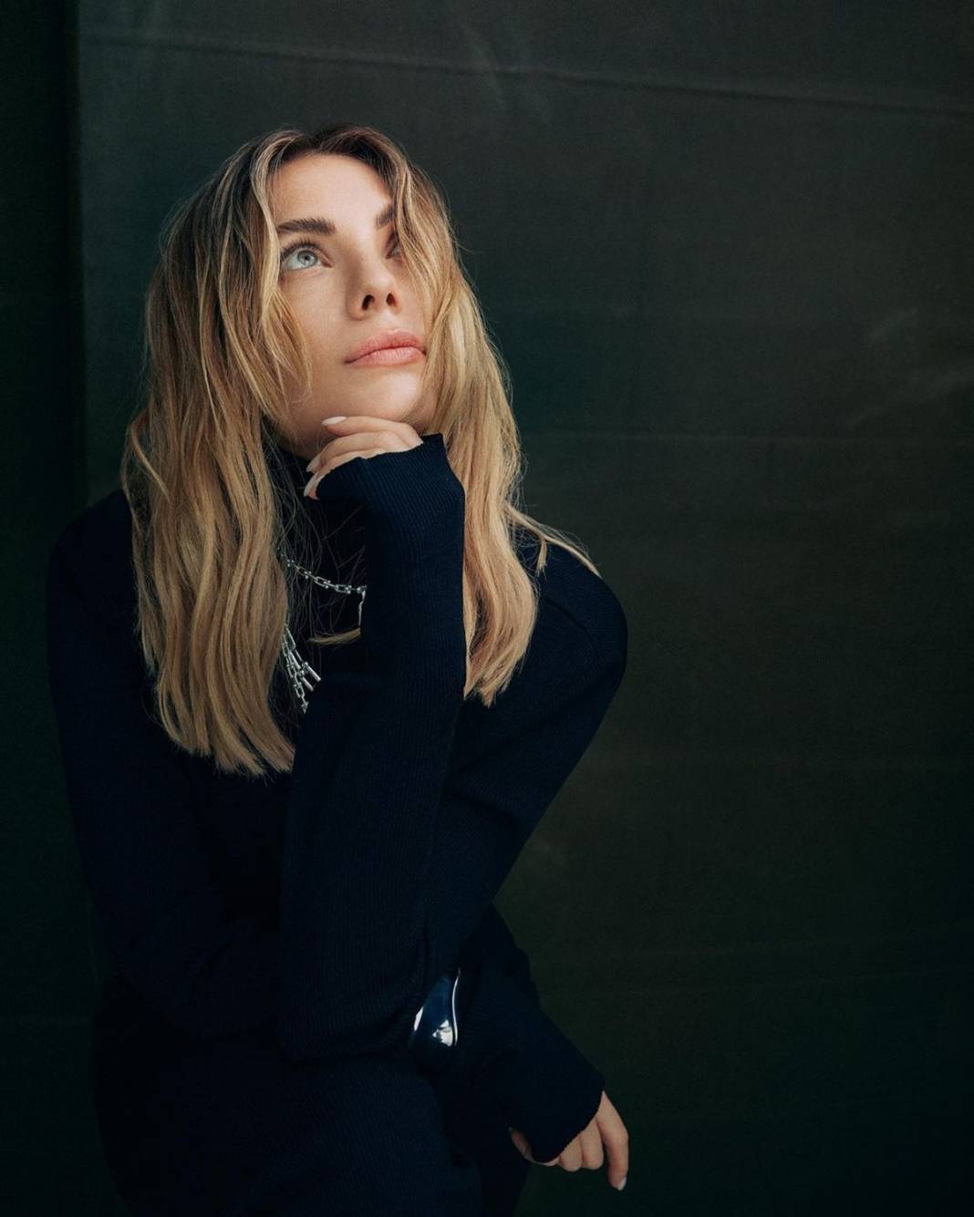 Ben taş değilim! Anıtkabir ziyaretinde gözyaşlarını tutamayan Eda Ece, gelen yorumlara tepki gösterdi 7